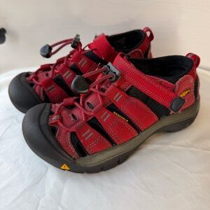 Keen Kids Newport H2 Hiking Sandals Size 13 Red Strap Toggle Adventure Sandals